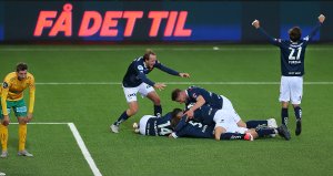 Viking - Ullensaker/Kisa. Tommy Høiland har scoret 1-0 målet på overtid. Foto: Tore Fjermestad