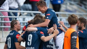 Viking - Sarpsborg 08.  Feiring av 1-0 scoringen til Tripic. Foto: Tore Fjermestad