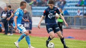 Sandnes Ulf - Viking. Jostein Ekeland og tidligere Viking-spiller Claes Kronberg. Foto: Tore Fjermestad