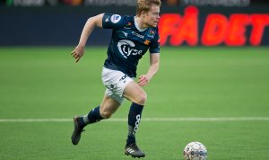 Viking - Mjøndalen. Rasmus Martinsen fosser fremover.