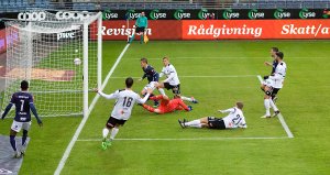 Viking - Odd. Mathias Bringaker gir Viking 2-0.  Foto: Tore Fjermestad 