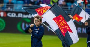 Viking - Brann 0-1, Flagg før kamp