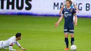 Viking - Haugesund. André Danielsen skjønner ikke hvorfor det blir avblåst.  Foto: Tore Fjermestad