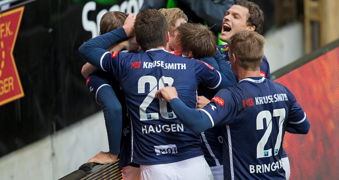 Viking - Sogndal. Feiring av 1-0 scoringen. Foto: Tore Fjermestad
