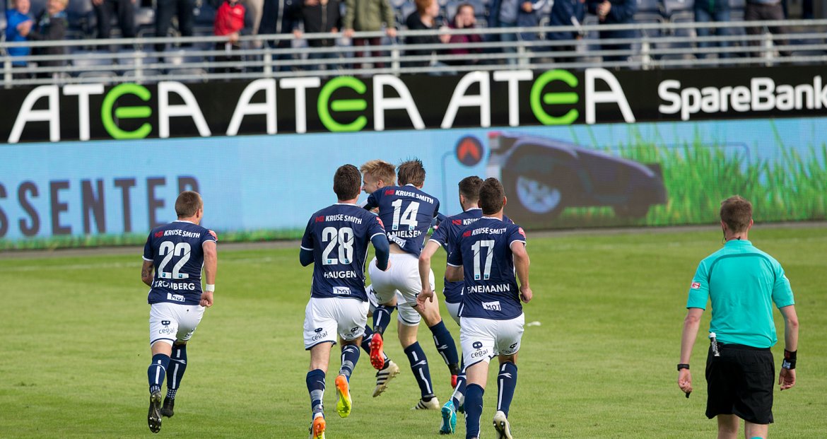Viking - Kristiansund. Patrick Pedersen har scoret på overtid.  Foto: Tore Fjermestad