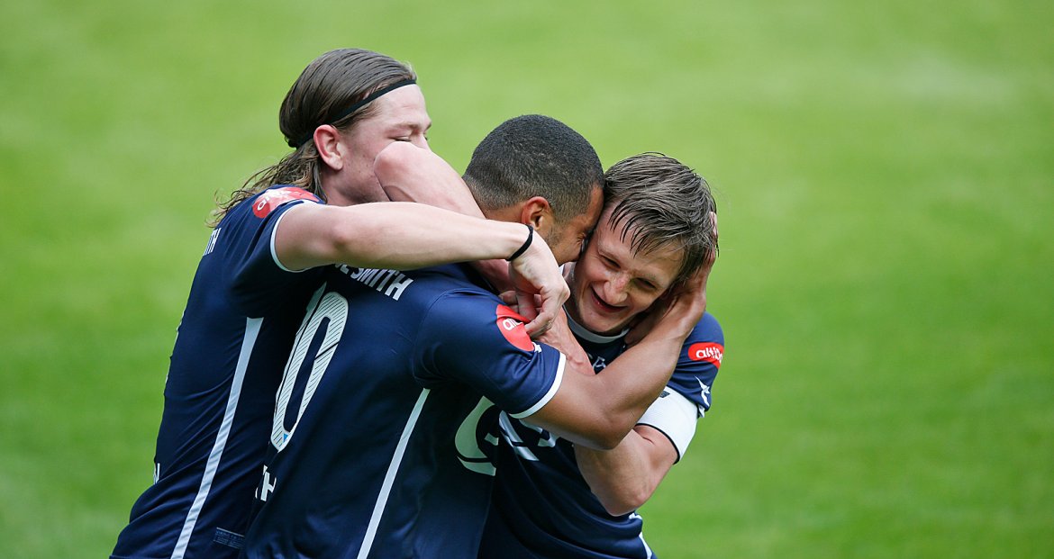 Viking - Kristiansund. André Danielsen,  Kwesi Appiah og Julian Ryerson.  Foto: Tore Fjermestad