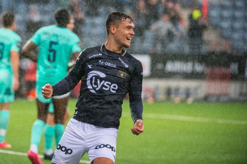 Shayne Pattynama kom inn og leverte målgivende på direkten. Foto: Carina Johansen / NTB