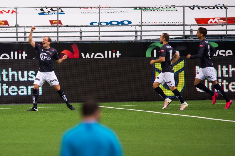 Kristoffer Lie Løkberg satte sitt andre for sesongen, mot laget han debuterte for Viking mot for like under et år siden. Foto: Carina Johansen / NTB scanpix
