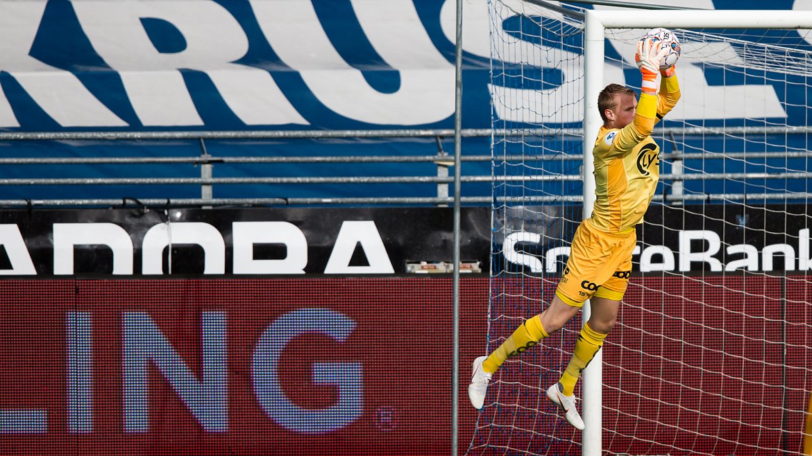 Viking - Sogndal. Amund Wichne i aksjon. Foto: Tore Fjermestad