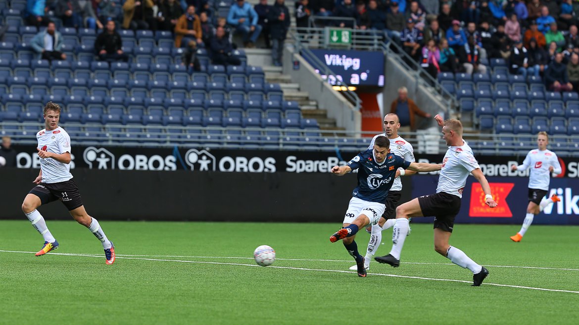 Viking - Sogndal. Ibrahimaj scorer Vikings 1-0 mål. Foto: Tore Fjermestad