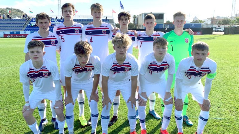 Kristoffer Forgaard Paulsen (nr. 5) og Norge vant UEFA Development-turneringen de nylig deltok i. Foto: Rudi Fremstad/NFF