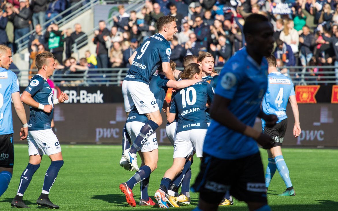 Viking - Sandnes Ulf, Feiring etter scoringen til Julian Ryerson. Foto: Sander Selsvik Jacobsen