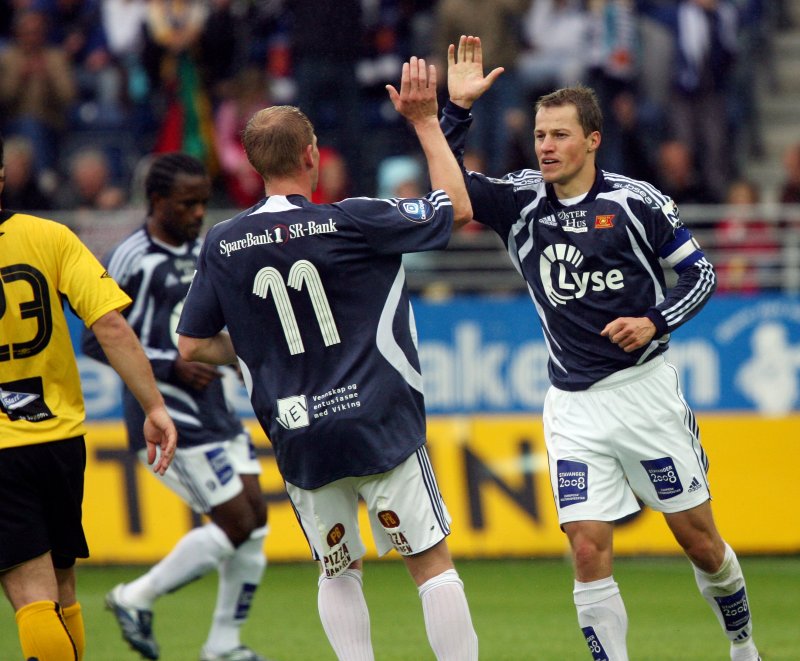 Populære dansker: Søren Berg (11) og Nicolai Stokholm var viktige brikker på Uwe Röslers lag. Foto: Alf Ove Hansen / SCANPIX