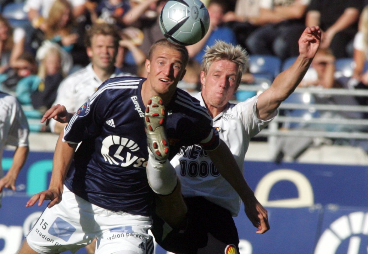 Brede Hangeland ga alt, og beskrev seieren som den største opplevelsen han hadde hatt så langt på Viking stadion. Foto: NTB scanpix.