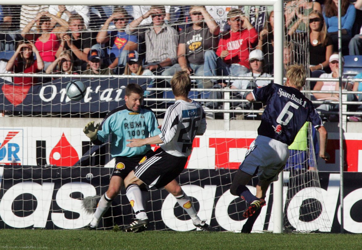 Allan Gaarde setter inn utligningen. Foto: NTB scanpix
