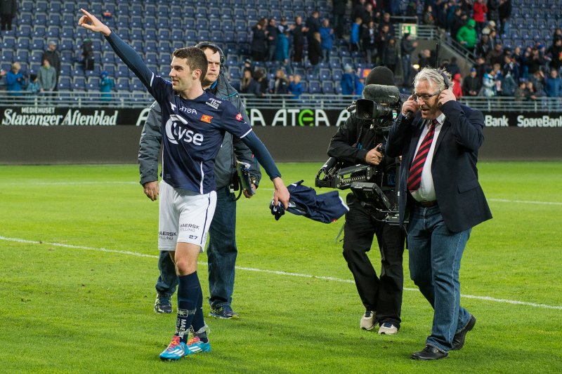 I 2015 var det Zymer Bytyqi som ble matchvinner 16. mai, da han på herlig vis klemte til fra distanse og så ballen suse inni nettet. Kampen endte 1-0. Foto: Carina Johansen / NTB scanpix