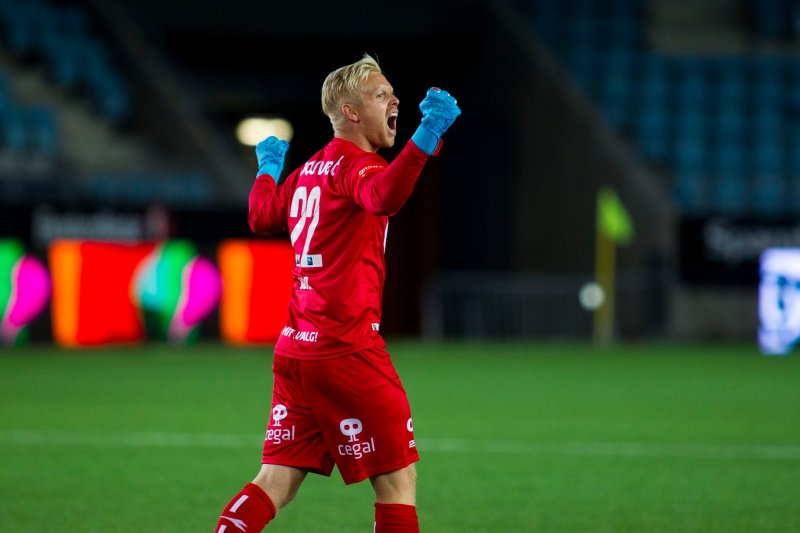 Arild Østbø kunne slippe jubelen løs etter tre nye poeng. Foto: Carina Johansen / NTB scanpix