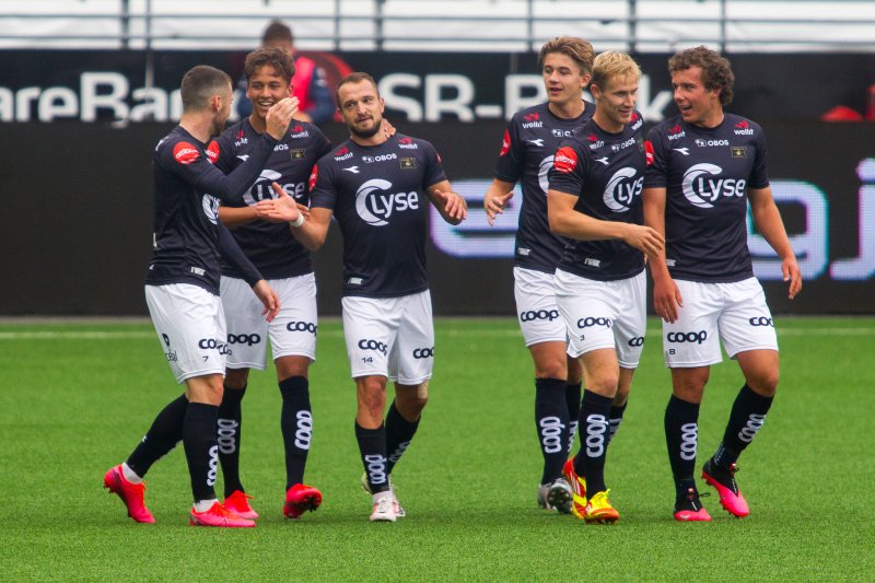 Joe Bell slo hjørnesparket og Veton Berisha headet i mål. Foto: Carina Johansen / NTB scanpix