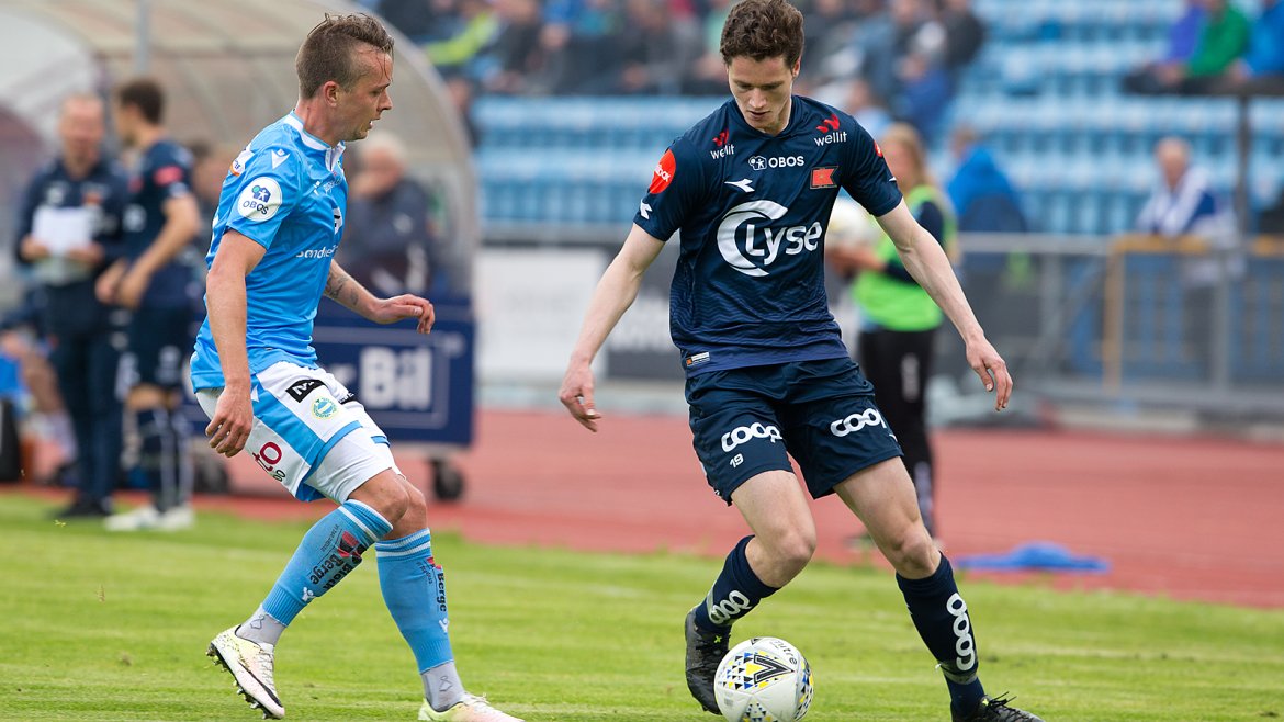 Sandnes Ulf - Viking. Jostein Ekeland og tidligere Viking-spiller Claes Kronberg. Foto: Tore Fjermestad