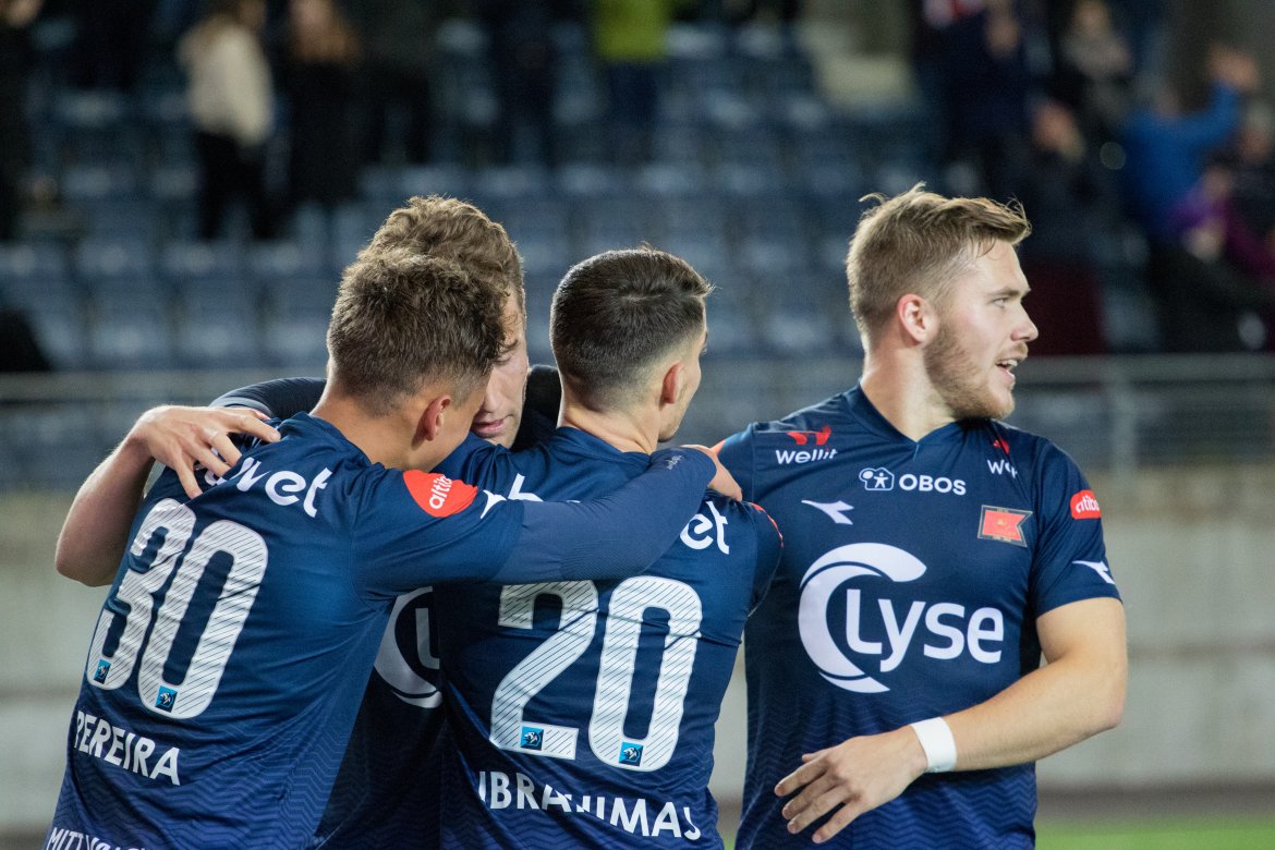Viking - Tromsø, Spillerne feirer scoringen til Torsteinbø. Foto: Sander Selsvik Jacobsen