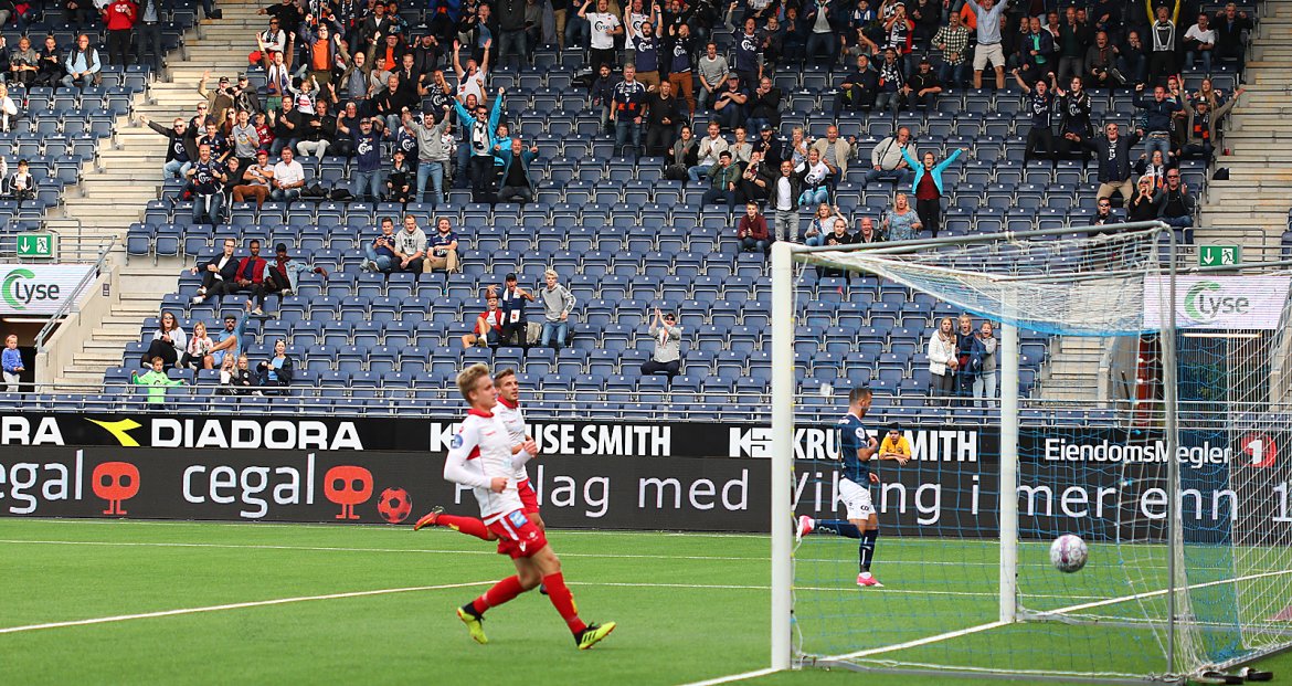 Viking - Levanger. Zlatko Tripic har satt ballen i mål til 1-0. Foto: Tore Fjermestad