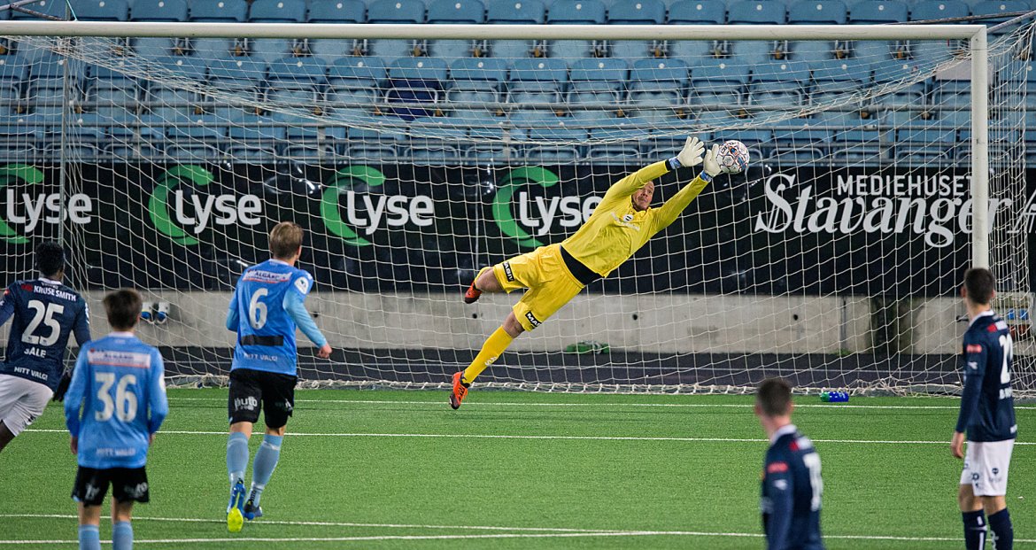 Viking - Sandnes Ulf. Kristian Thorstvedt øker til 4-1. Foto: Tore Fjermestad