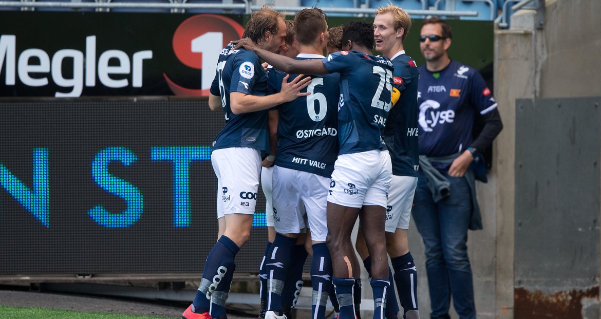 Viking - Ham Kam. Feiring av Høiland sin 1-0 scoring.  Foto: Tore Fjermestad