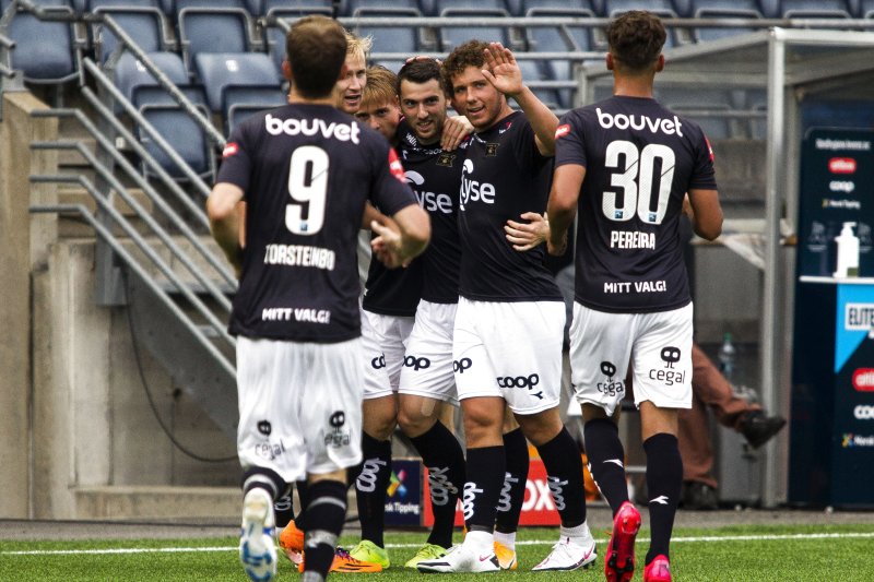 Jubel etter Bytyqis utligning. Foto: Carina Johansen / NTB scanpix