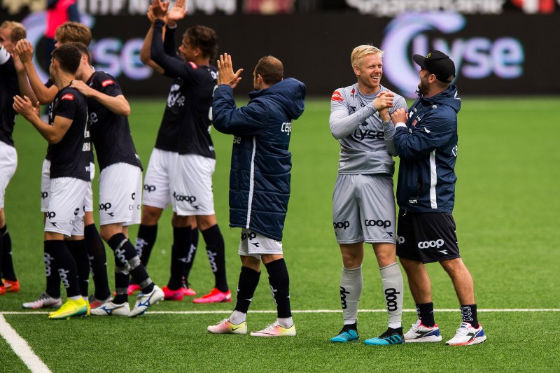 Smil og latter – humøret var på topp etter søndagens seier. Foto: Carina Johansen / NTB scanpix