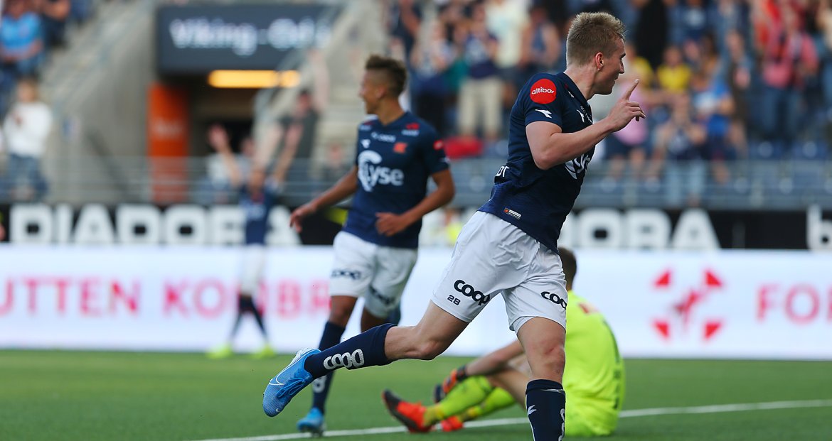 Viking - Ranheim. Kristian Thorstvedt scorer 2-0. Foto: Tore Fjermestad