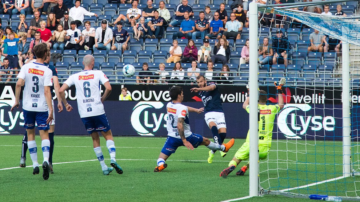 Viking - Ranheim. Zlatko Tripic med en kjempesjanse i sluttsekundene. Foto: Tore Fjermestad