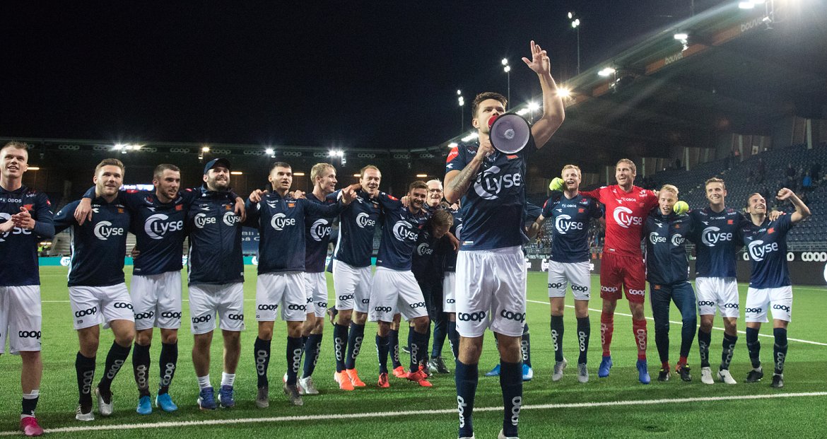 Viking - Strømsgodset. Feiring etter kampen.  Foto: Tore Fjermestad