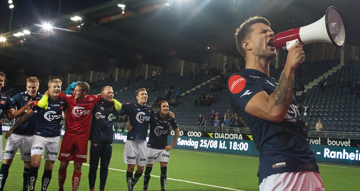 Viking - Strømsgodset. Feiring etter kampen.  Foto: Tore Fjermestad