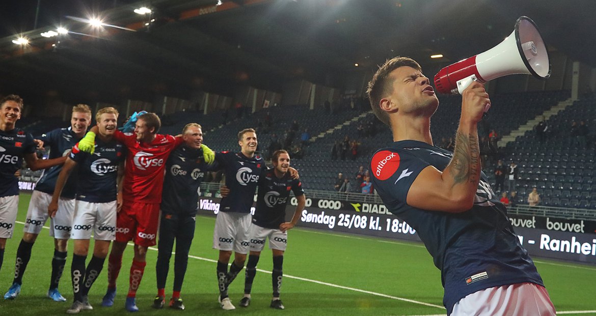 Viking - Strømsgodset. Feiring etter kampen.  Foto: Tore Fjermestad