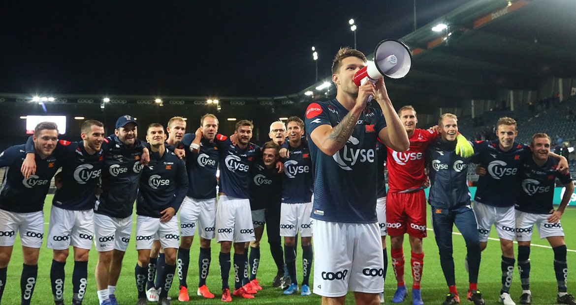 Viking - Strømsgodset. Feiring etter kampen.  Foto: Tore Fjermestad