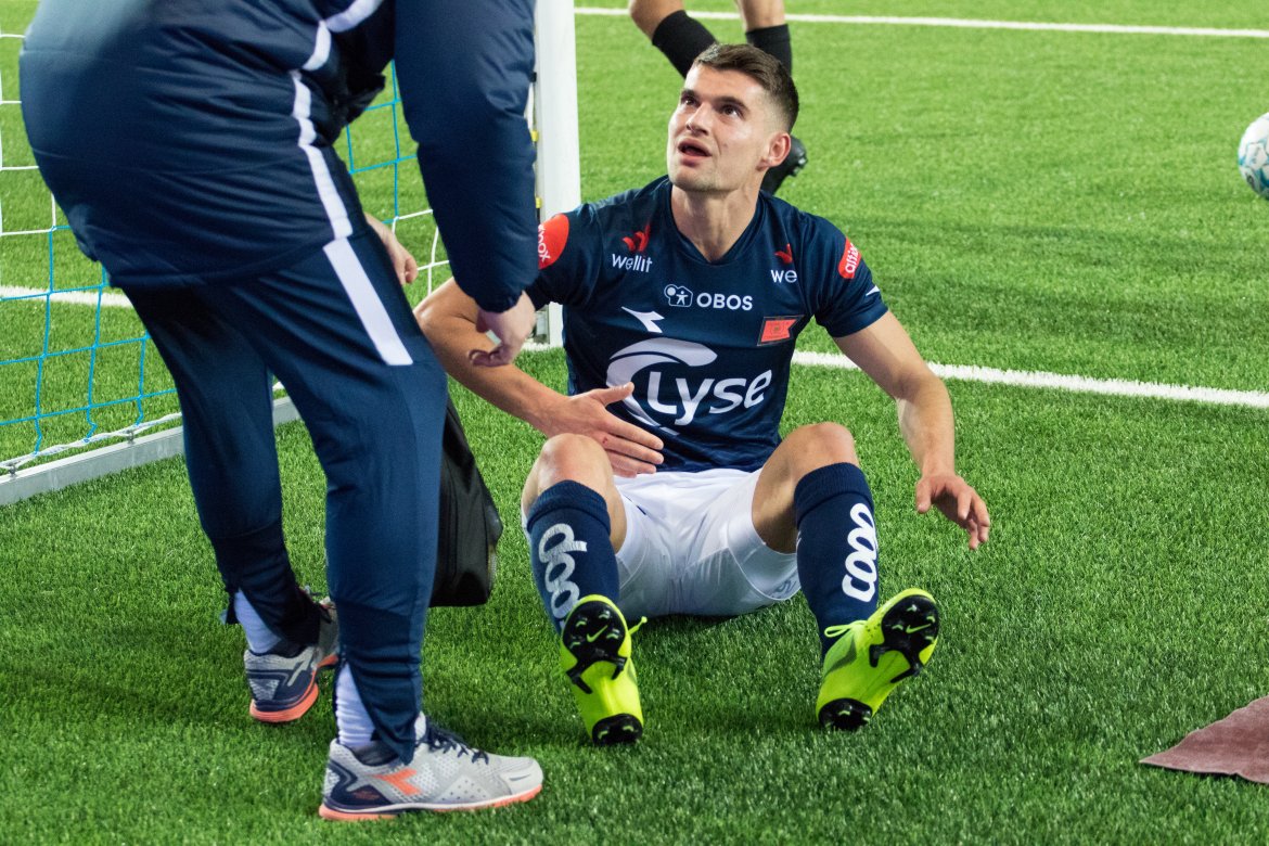 Viking - Brann, Ylldren Ibrahimaj blir liggende etter en duell. Foto: Sander Selsvik Jacobsen