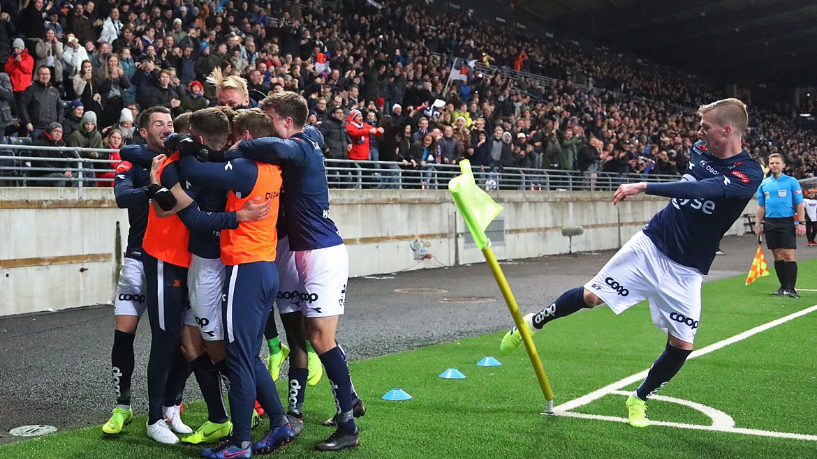Viking - Brann. Feiring 2-0 scoring.  Foto: Tore Fjermestad