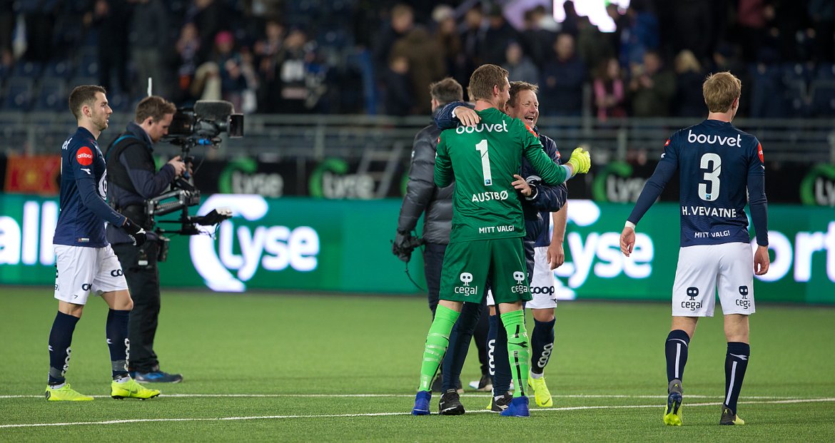 Viking - Brann. Bjarne Berntsen og Iven Austbø etter kampslutt.  Foto: Tore Fjermestad