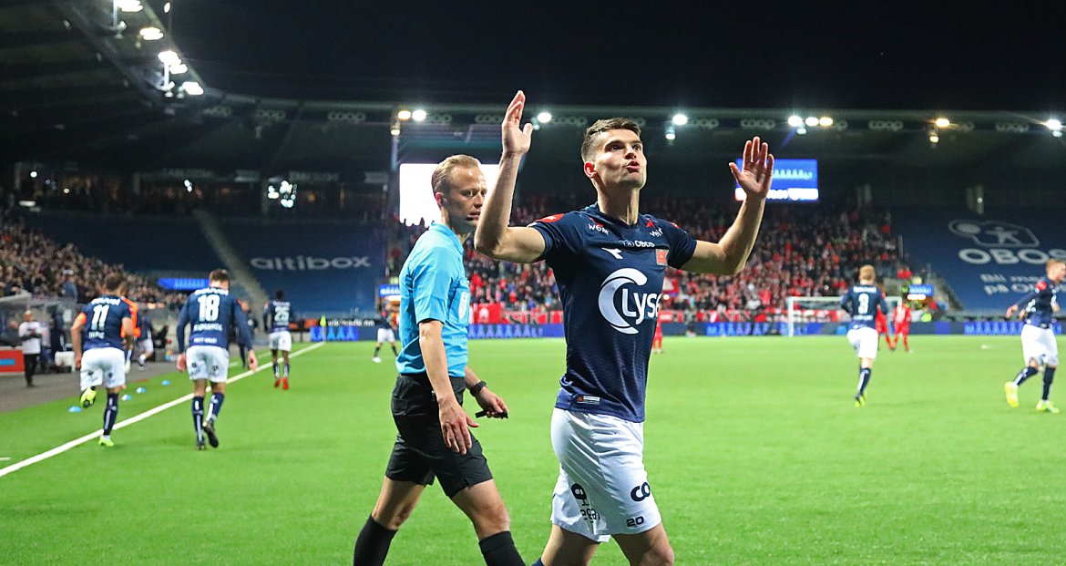 Viking - Brann. Ylldren Ibrahimaj feirer sin 2-0 scoring.  Foto: Tore Fjermestad