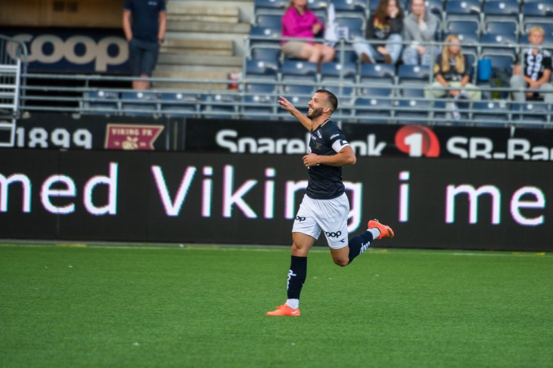 Zlatko Tripic jubler etter å ha satt inn sitt syvende mål for sesongen. Foto: Carina Johansen / NTB