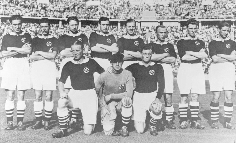 Bronselaget. Reidar Kvammen er nummer tre fra venstre, bakre rekke. Foto: VG / SCANPIX