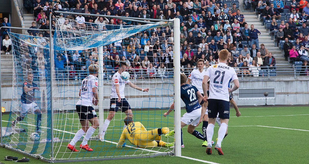 Viking - Stabæk. Redning på strek. Foto: Tore Fjermestad