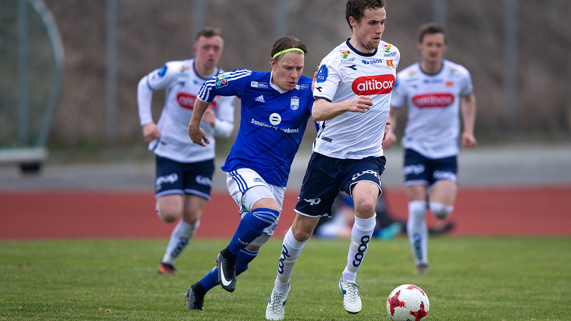 Madla - Viking. Fredrik Torsteinbø med Madla i helene.