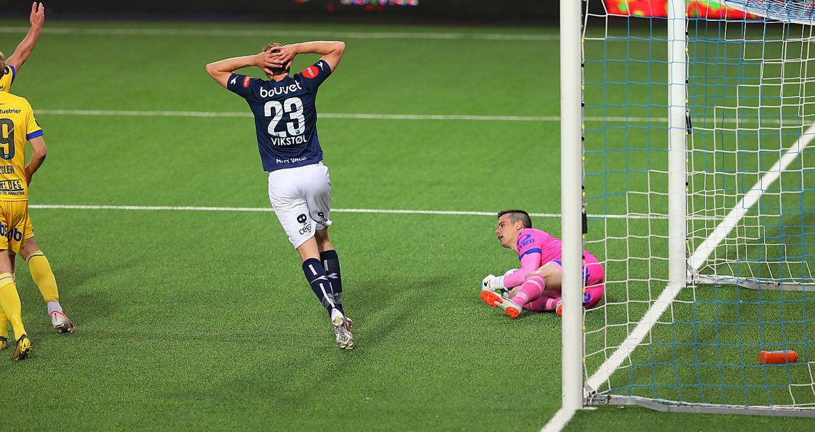 Viking - Haugesund. Viking veldig nær scoring i sluttminuttene. Foto: Tore Fjermestad