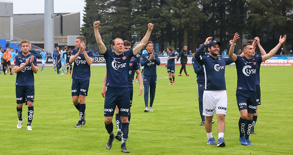 Sandnes Ulf - Viking. Feiring etter kampen. Foto: Tore Fjermestad