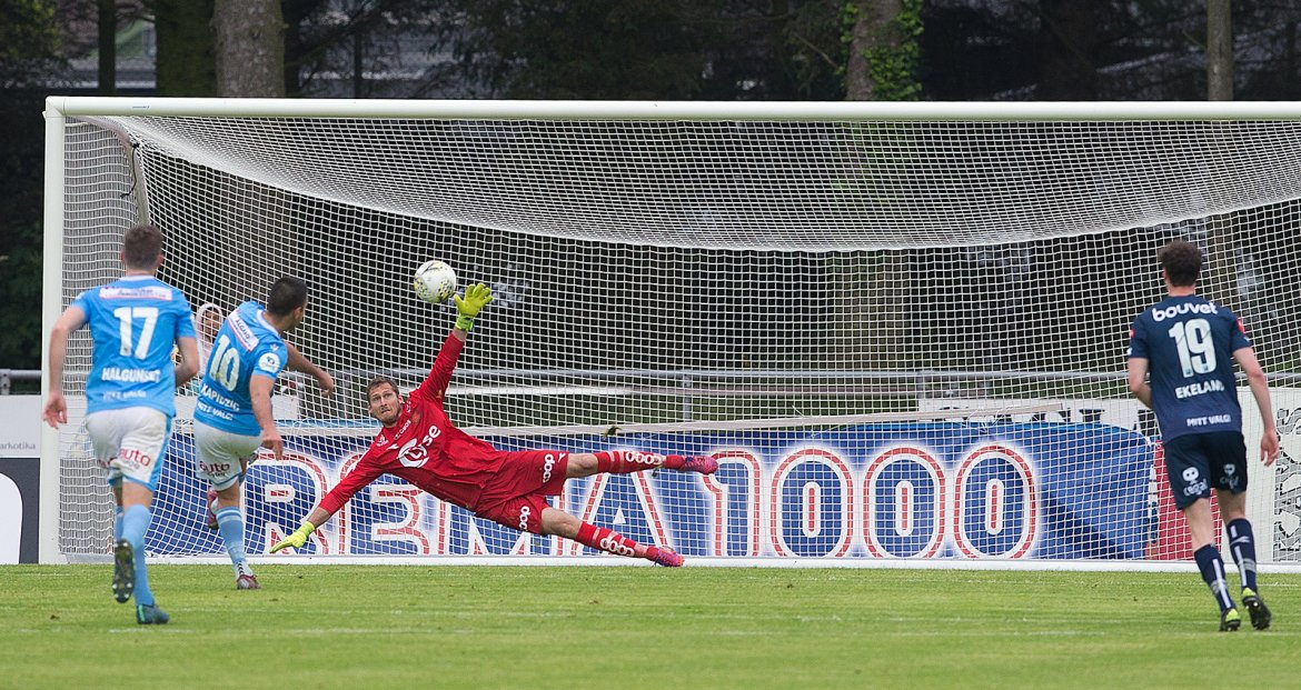 Sandnes Ulf - Viking. Sandnes Ulf reduserer til 1-2 på straffe. Foto: Tore Fjermestad