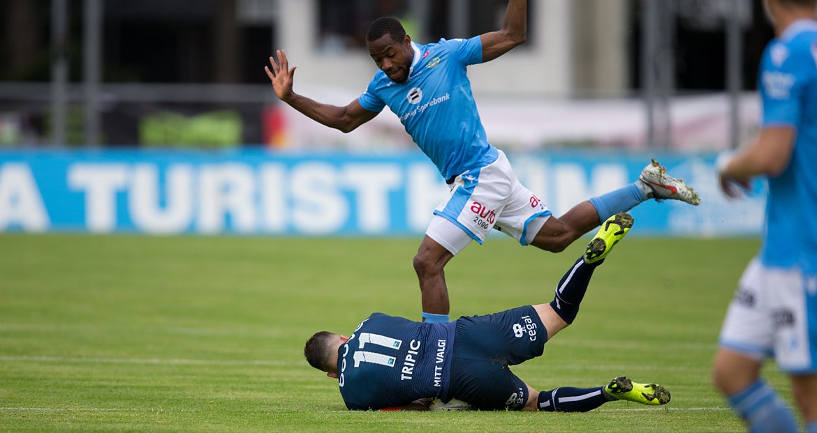 Sandnes Ulf - Viking. Tripic med godt grep om ballen. Foto: Tore Fjermestad
