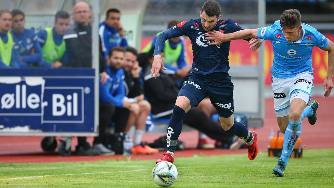 Sandnes Ulf - Viking. Zymer Bytyqi langs kanten. Foto: Tore Fjermestad