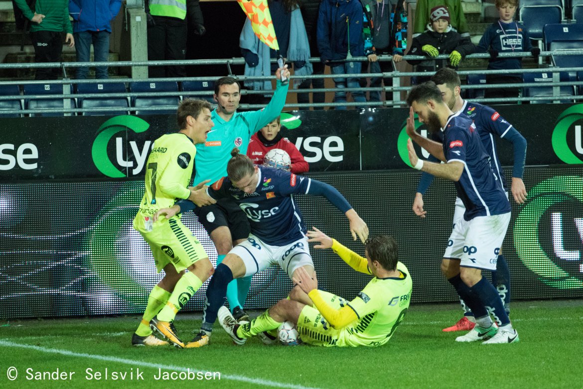 Viking - Sarpsborg 08 2-1, Høy temperatur på tampen. Foto: Sander Selsvik Jacobsen