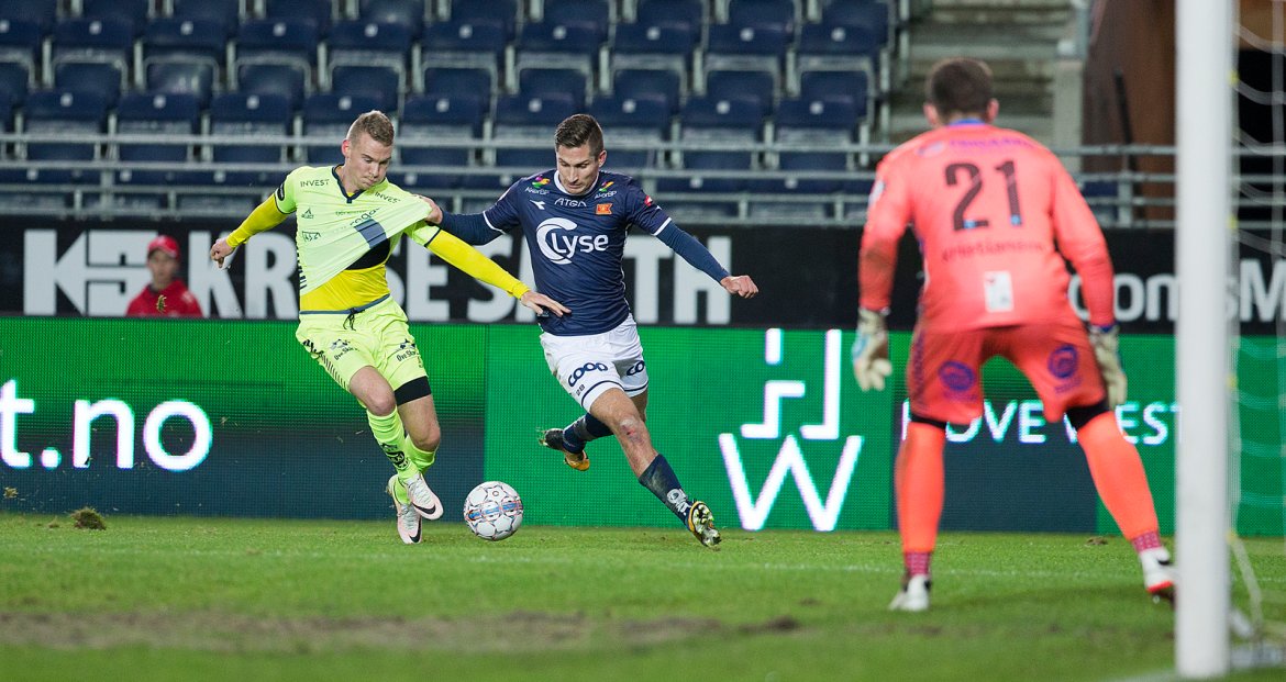 Viking - Sarpsborg 08. Kristoffer Haugen på vei mot Sarpsborg-målet. Foto: Tore Fjermestad